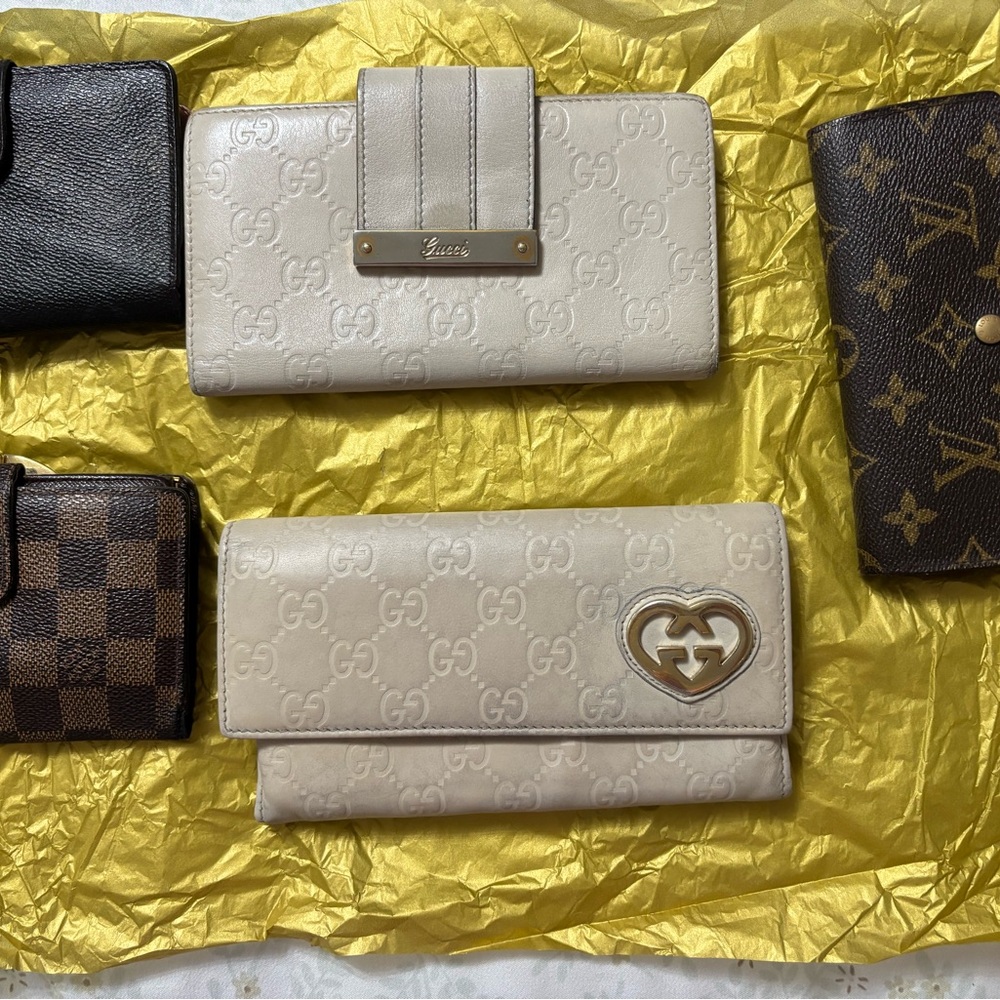 Gucci Cream Embossed Women's Wallet - Picture 6 of 6